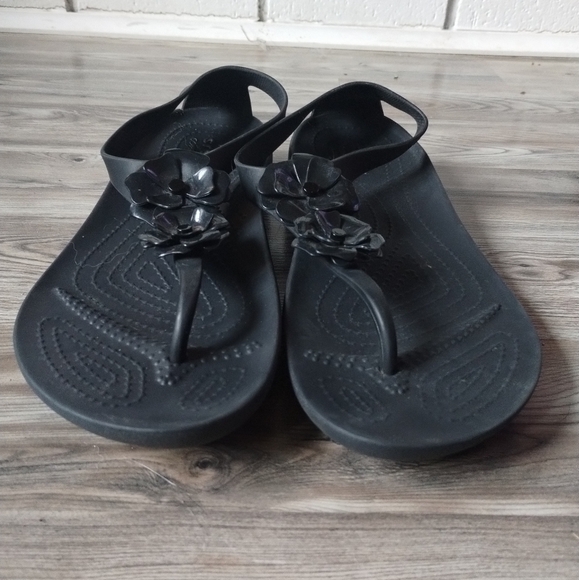 Crocs Serena Embellish Flip Thong Sandal Black Flowers Women's Size 10 - Picture 2 of 5